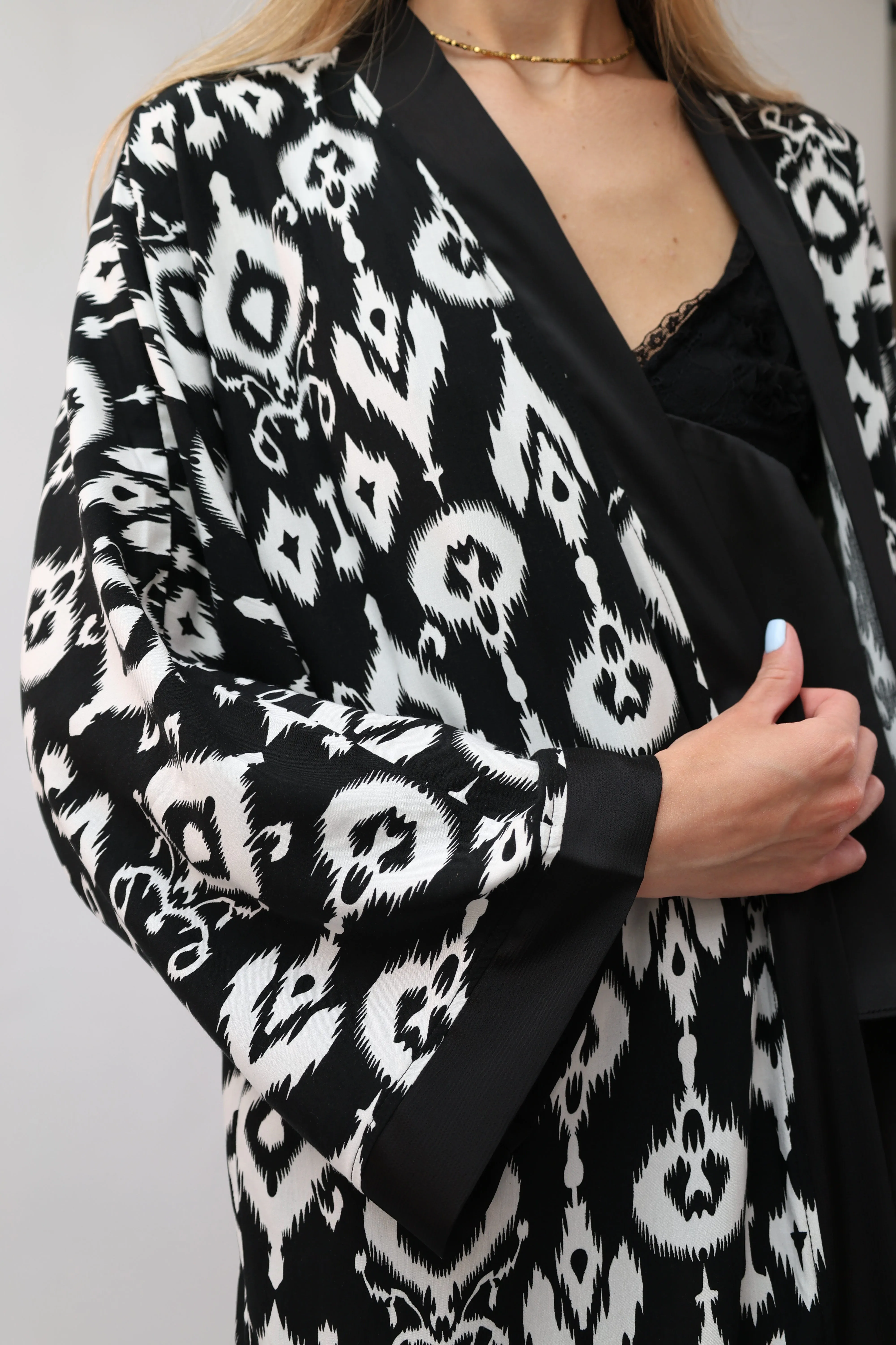 100% Cotton Printed Ikat Lightweight Kimono "Eclipse Noir"