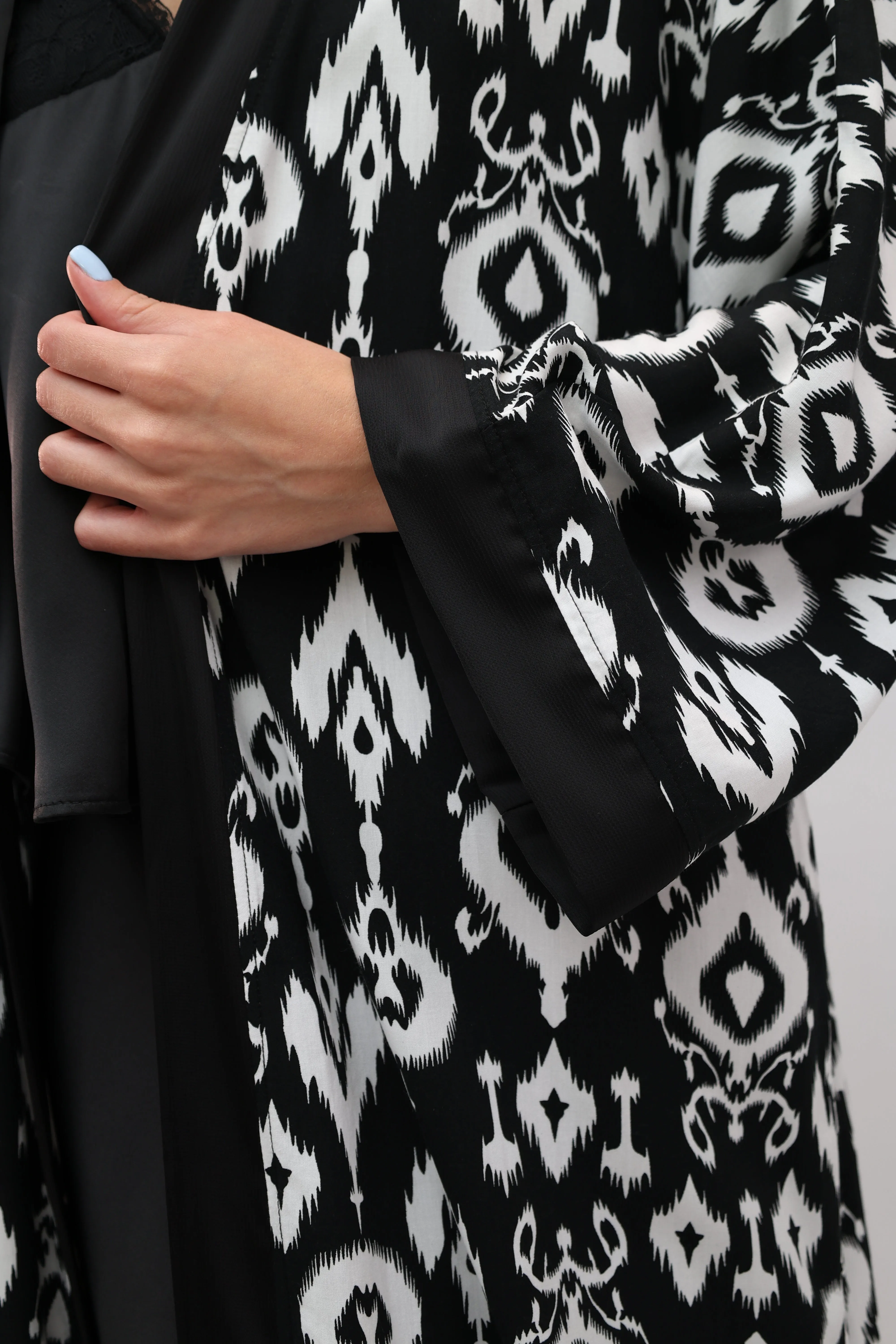 100% Cotton Printed Ikat Lightweight Kimono "Eclipse Noir"