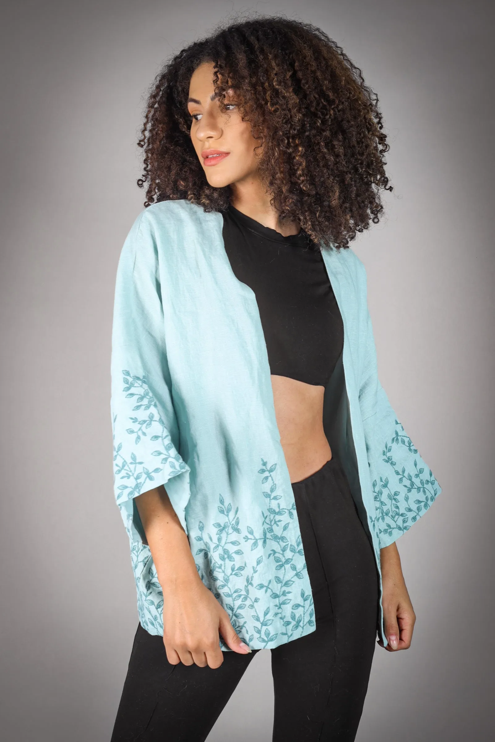 Catherine Embroiderd Kimono/Shrug