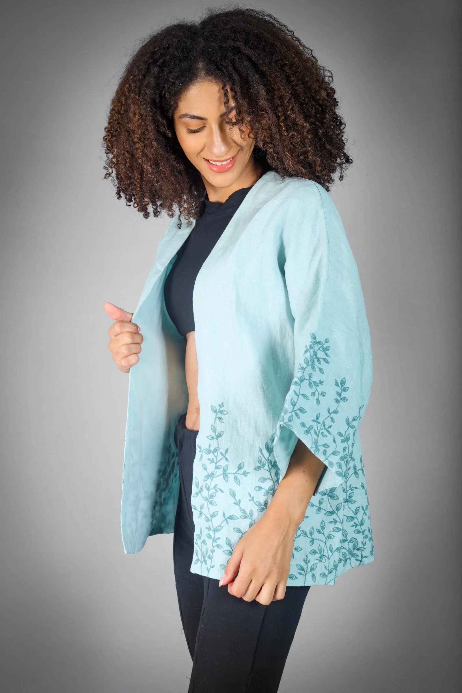 Catherine Embroiderd Kimono/Shrug