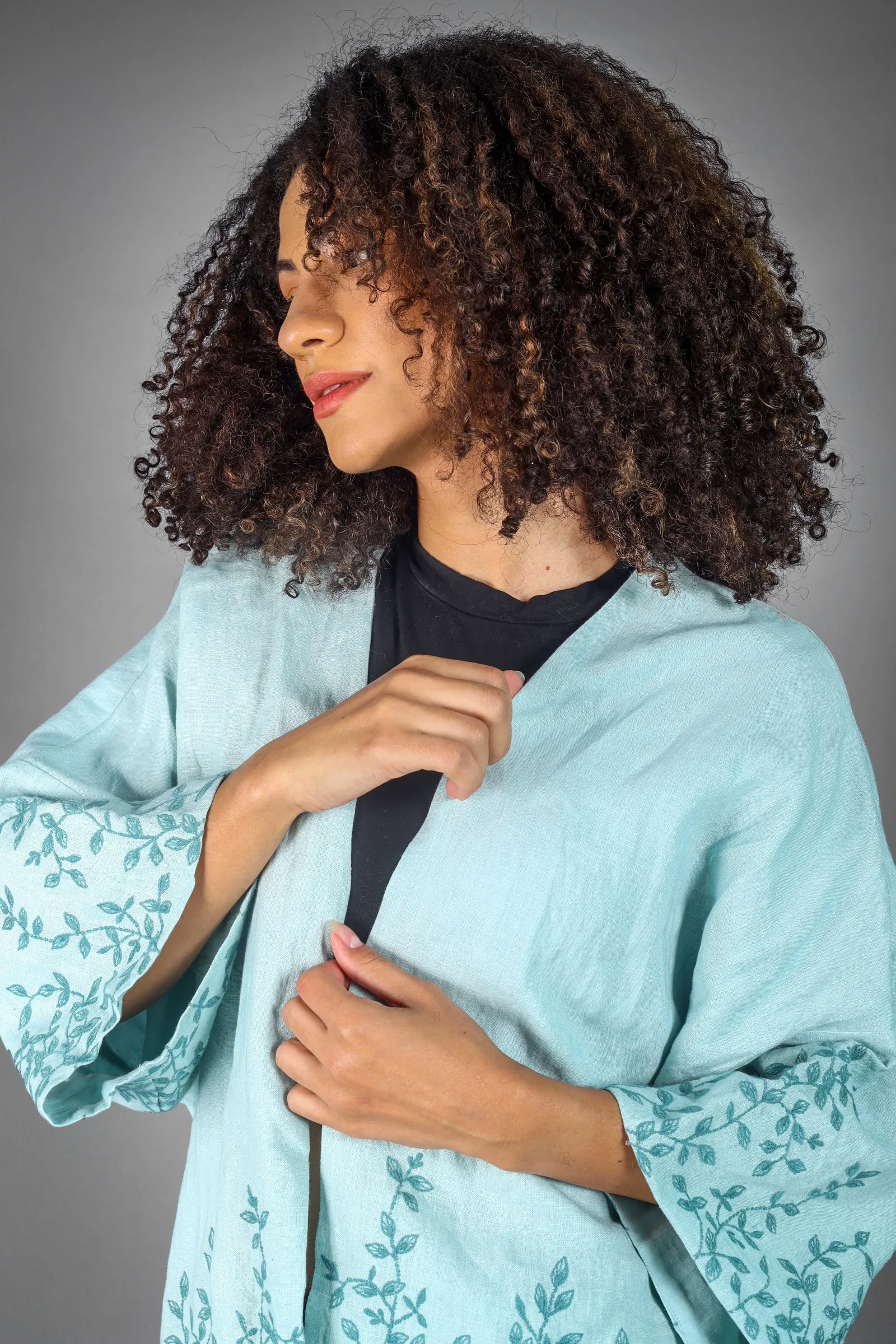 Catherine Embroiderd Kimono/Shrug