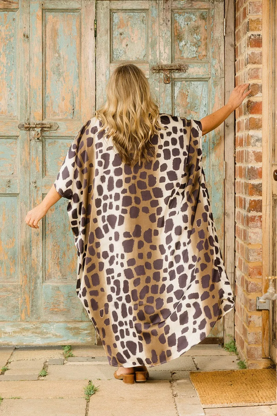 Chiara Silky Maxi Kimono in Tuscany