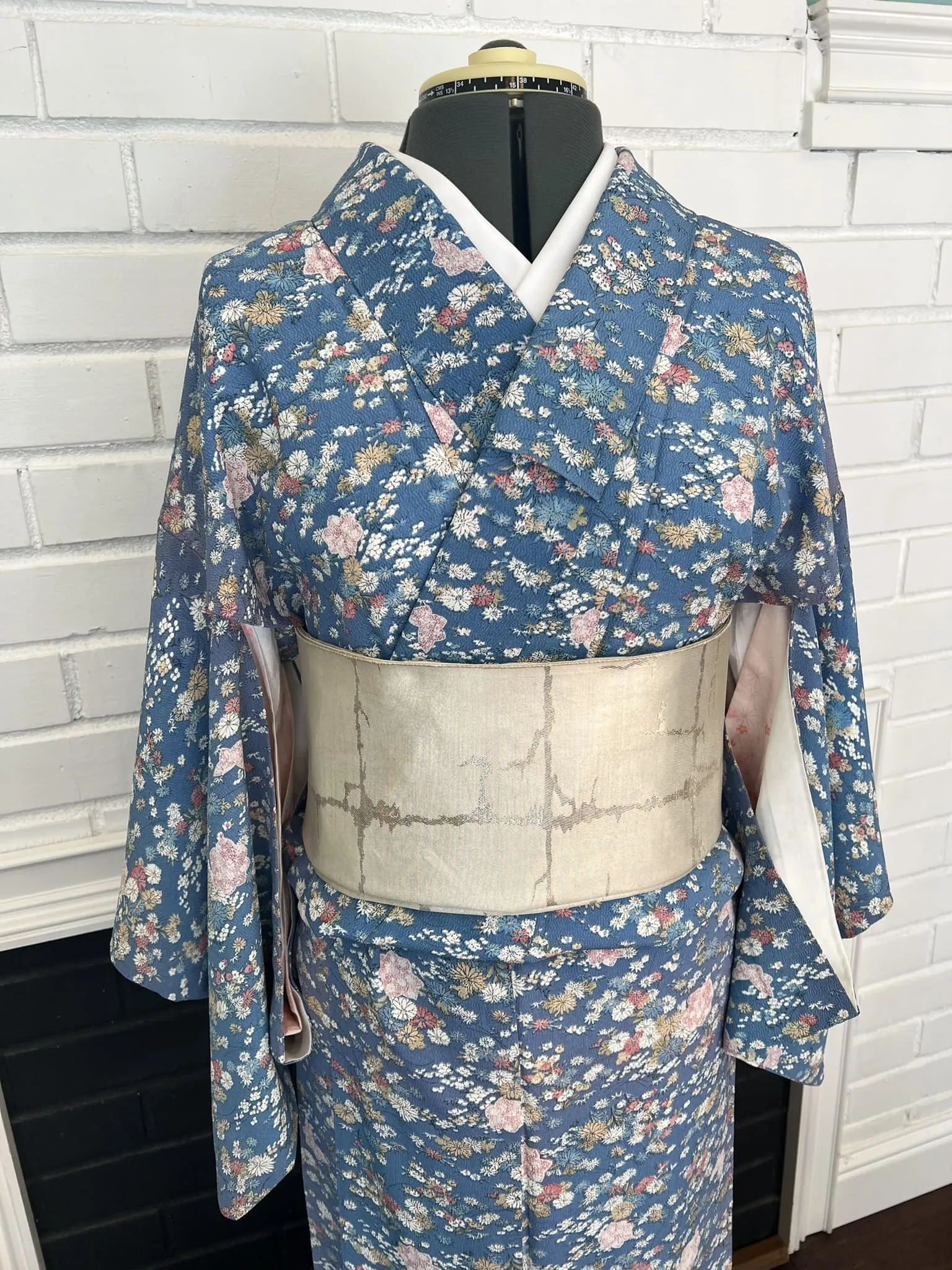KIMONO, Floral, Size: S-M / Japanese Traditional Women's "Komon" Kimono