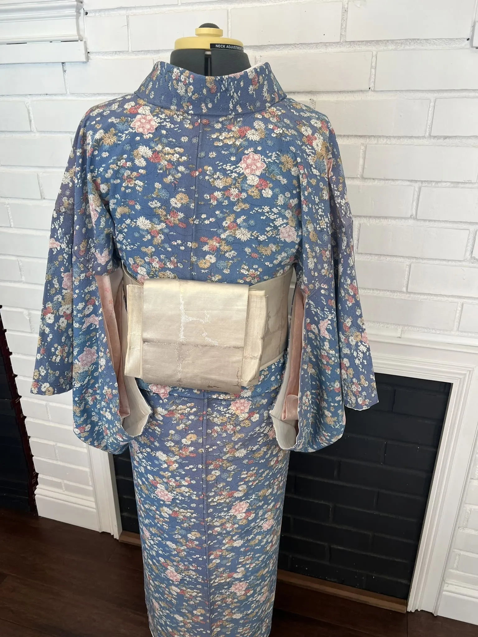 KIMONO, Floral, Size: S-M / Japanese Traditional Women's "Komon" Kimono