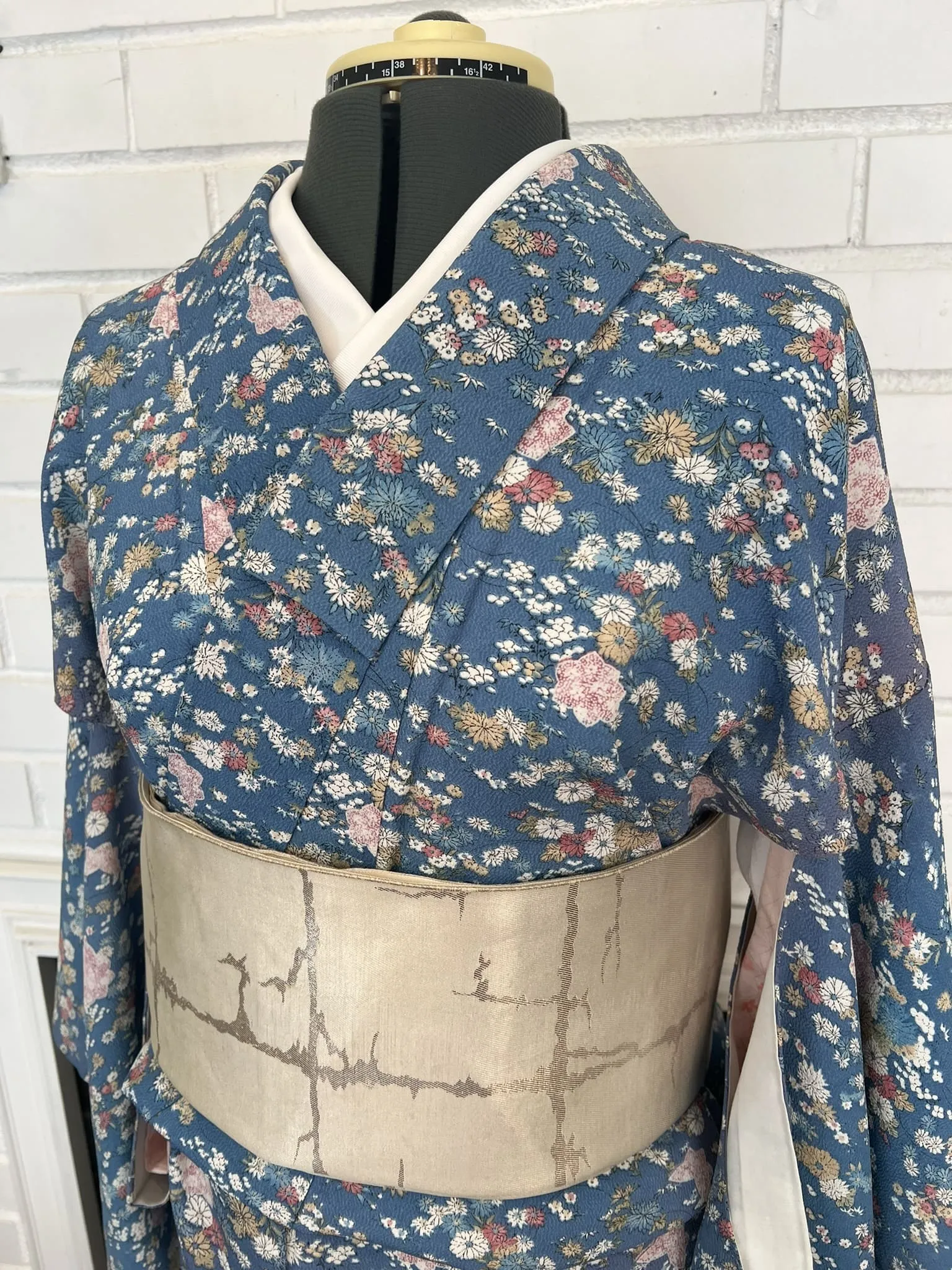 KIMONO, Floral, Size: S-M / Japanese Traditional Women's "Komon" Kimono