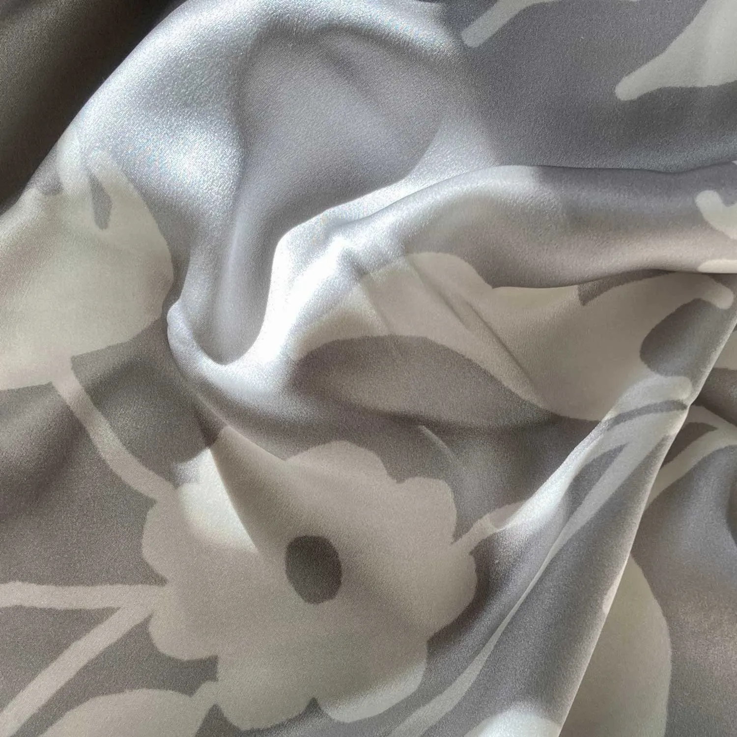 Kimono Silk Robe - Grey With White Foliage