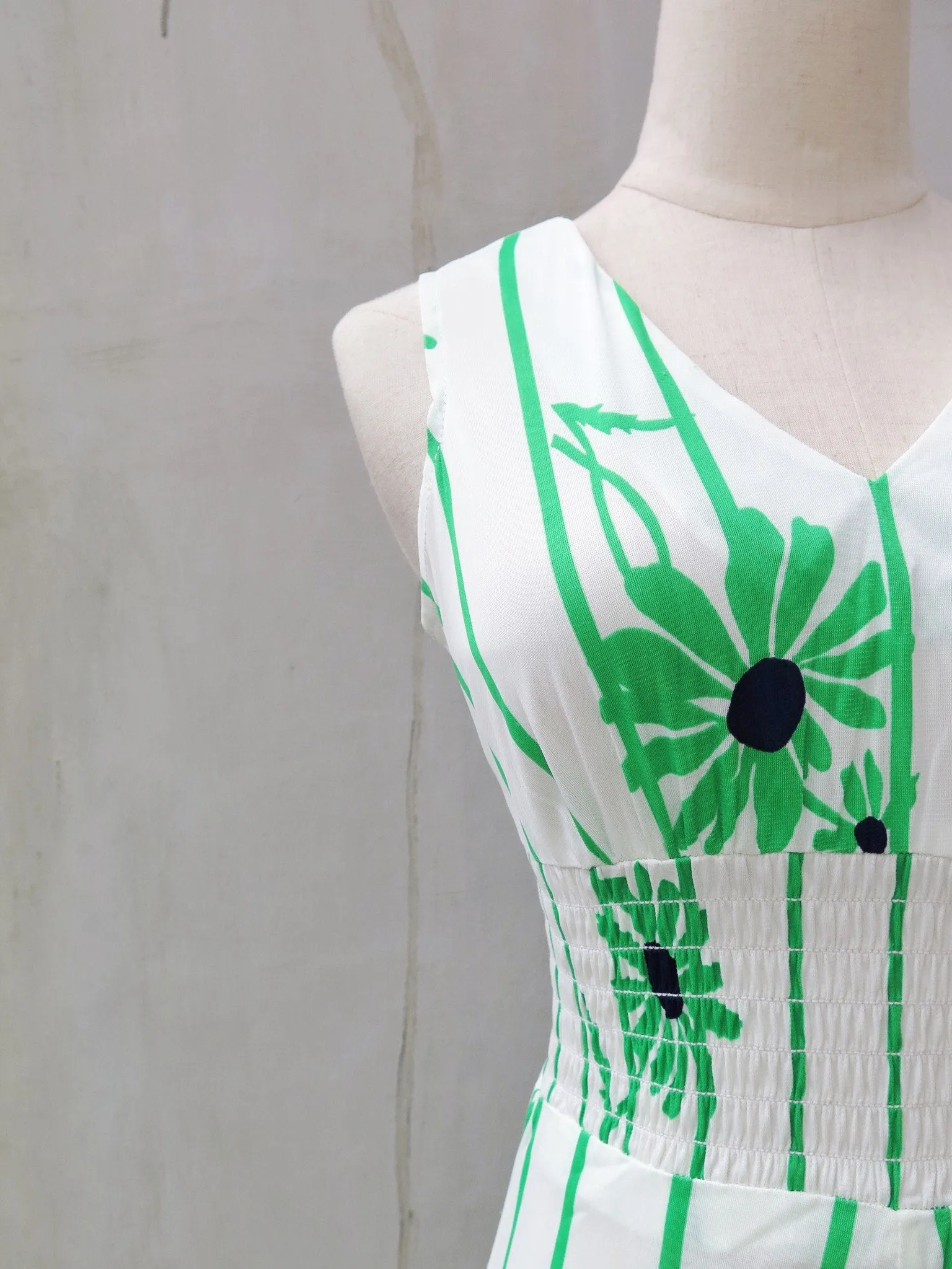 Reverse Daisies | Vintage 1960s 1970s Green and white daisy print Dress and Matching Jacket