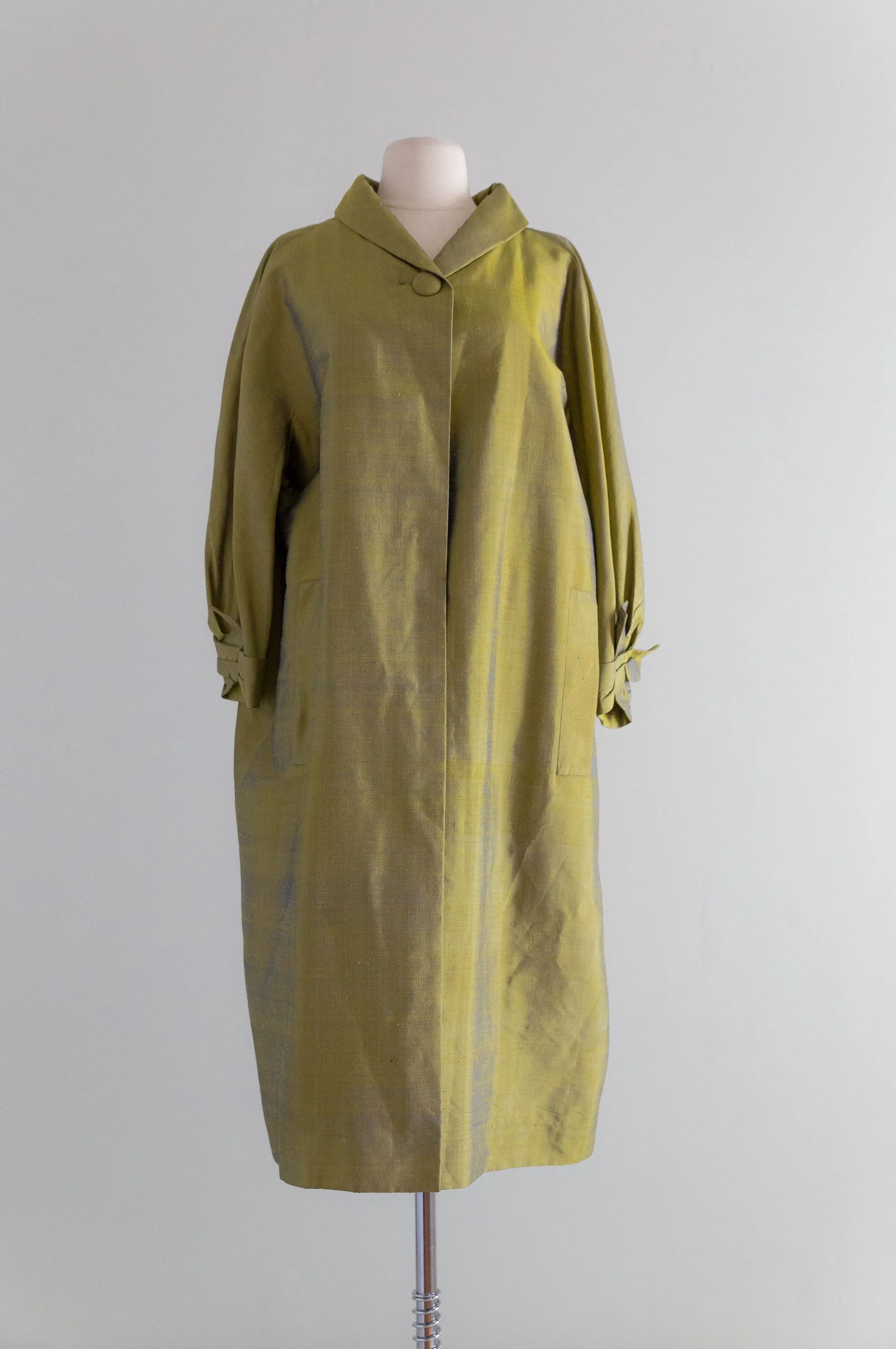 Stunning 1950's Star of Siam Iridescent Autumn Green Silk Cocoon Coat / ML