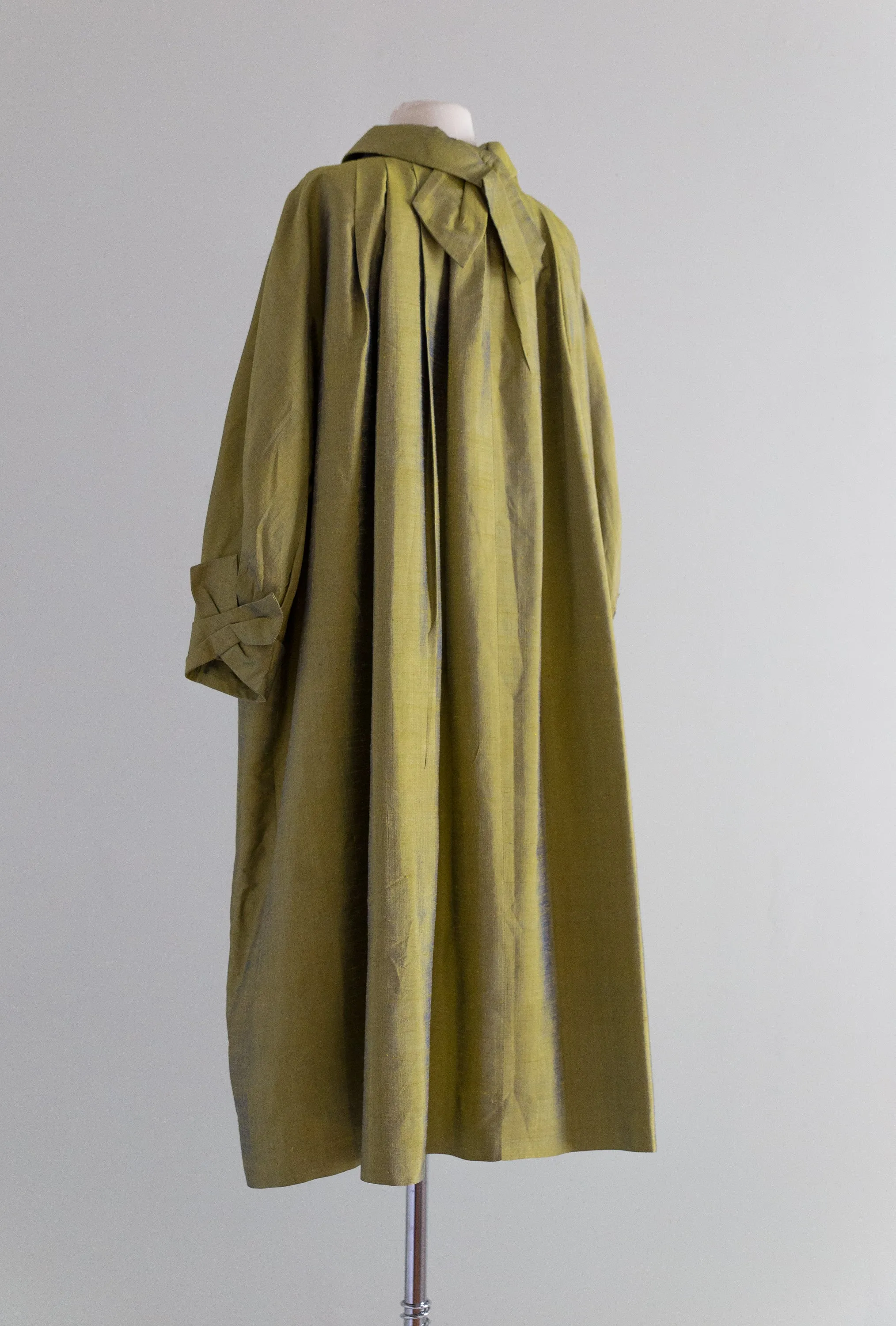 Stunning 1950's Star of Siam Iridescent Autumn Green Silk Cocoon Coat / ML