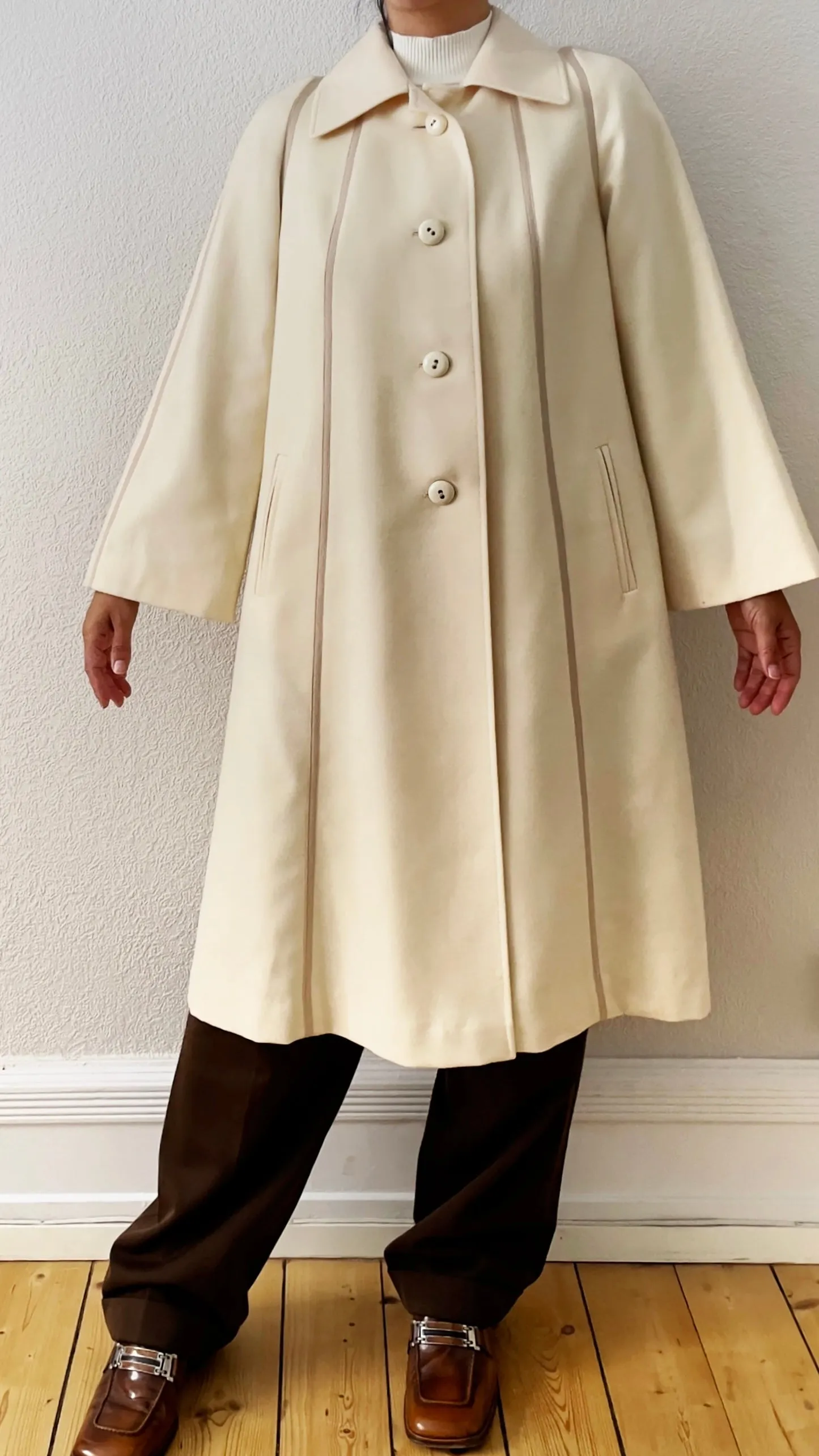 Vintage Cream Coat - Hucke