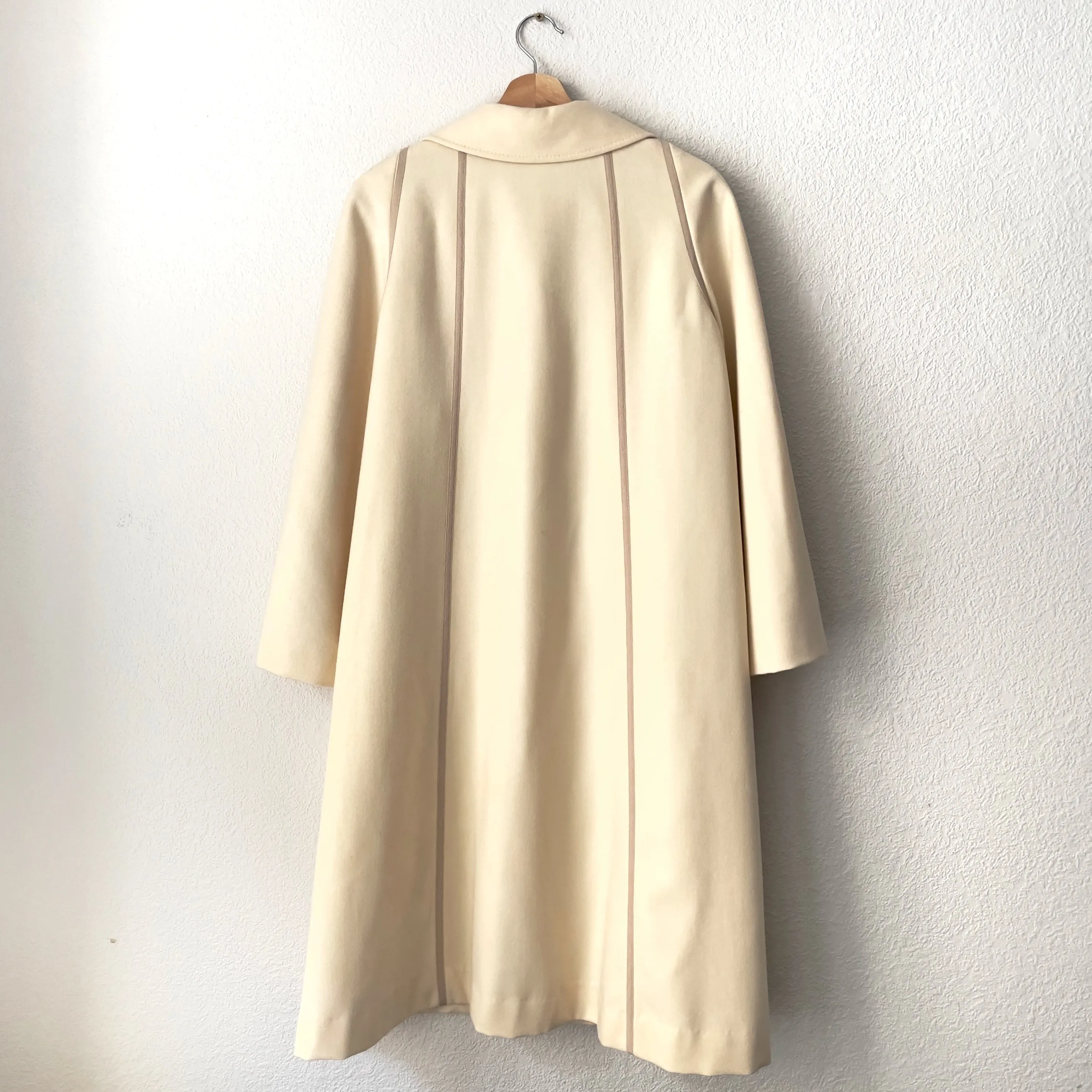 Vintage Cream Coat - Hucke