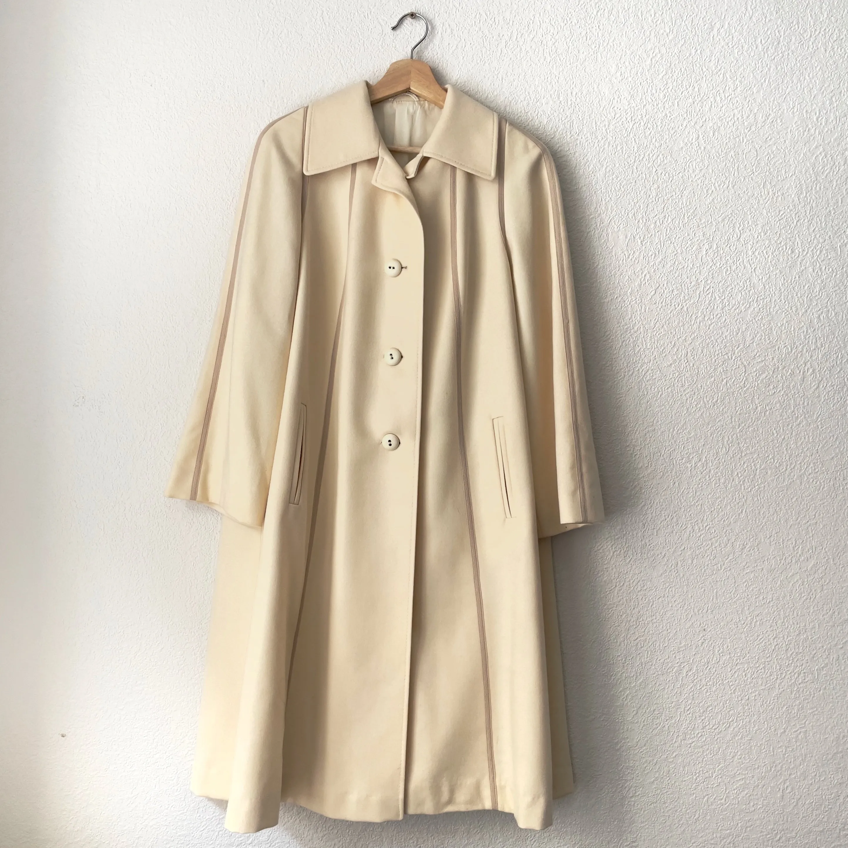 Vintage Cream Coat - Hucke