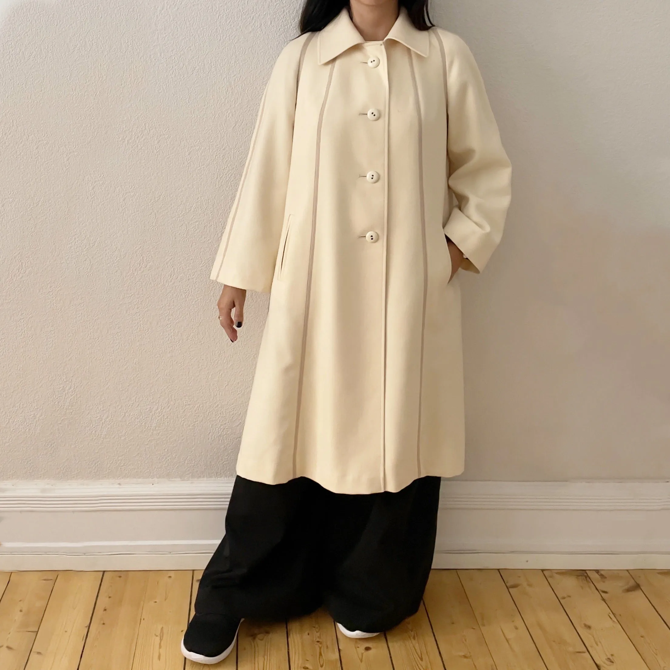 Vintage Cream Coat - Hucke