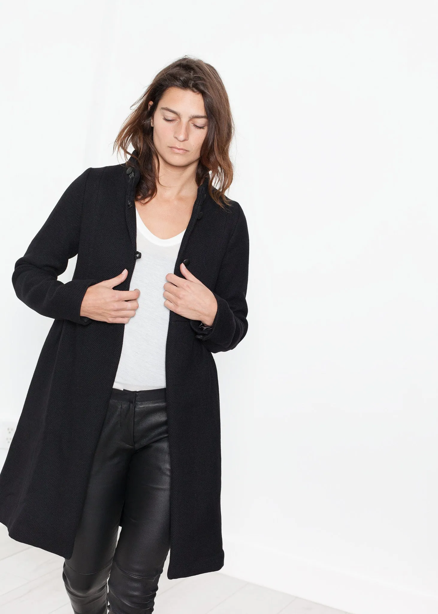 Zoulou Coat in Black - A Stylish and Fashionable Choice