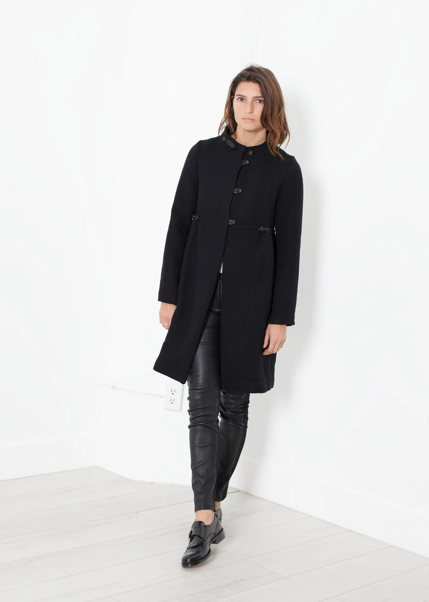 Zoulou Coat in Black - A Stylish and Fashionable Choice