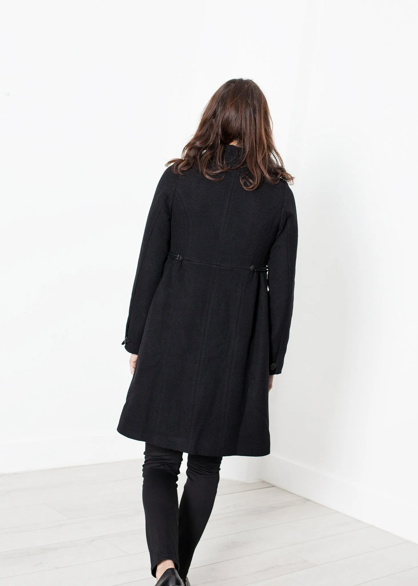 Zoulou Coat in Black - A Stylish and Fashionable Choice